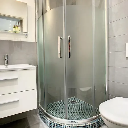 Nestor&jeeves - Sweet - - Near Apartment